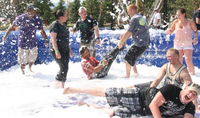 Fort Carson event treats single Soldiers to day of fun