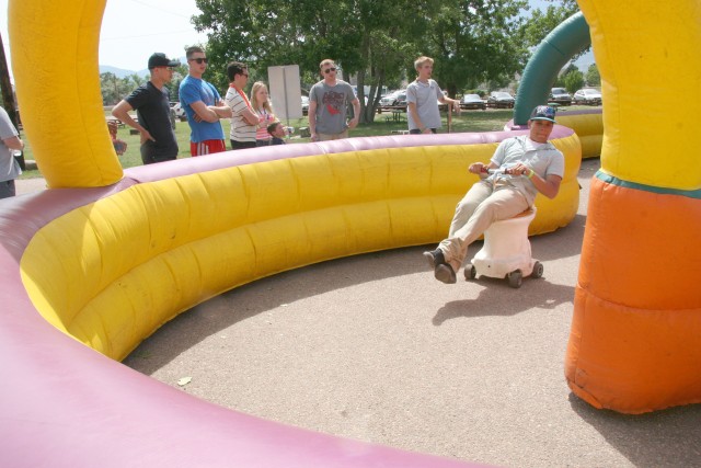 Fort Carson event treats single Soldiers to day of fun