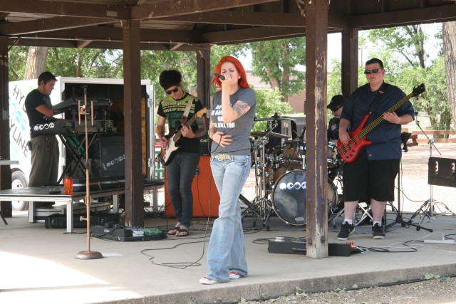 Fort Carson event treats single Soldiers to day of fun