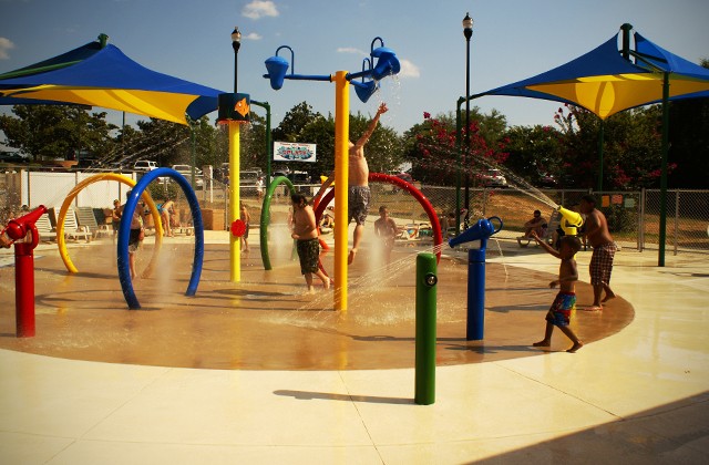 Post opens up Splash! to public | Article | The United States Army