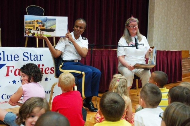 Hundreds of happy kids bag free books at Blue Star Families event