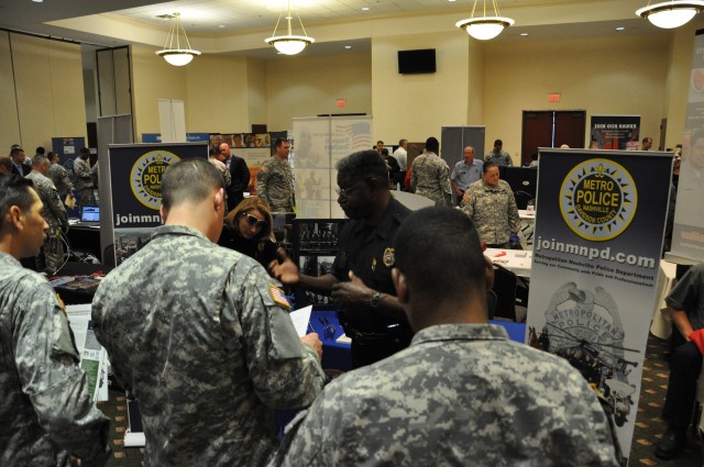 Job fair helps Soldiers,Veterans build connections
