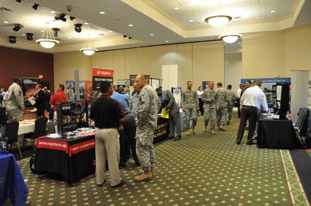 Job fair helps Soldiers,Veterans build connections