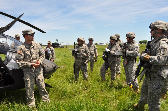 1st Inf. Div. talks aircraft capabilities during training exercise