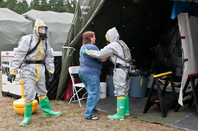 Medical soldiers hone skills for chemical environment