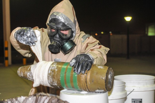 ASQ-Qatar CBRN assists with EOD training