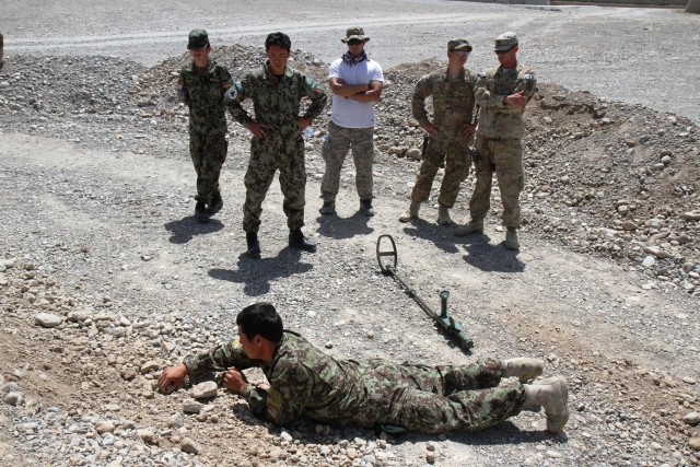 US advisers assist ANSF ahead of explosive ordnance disposal school