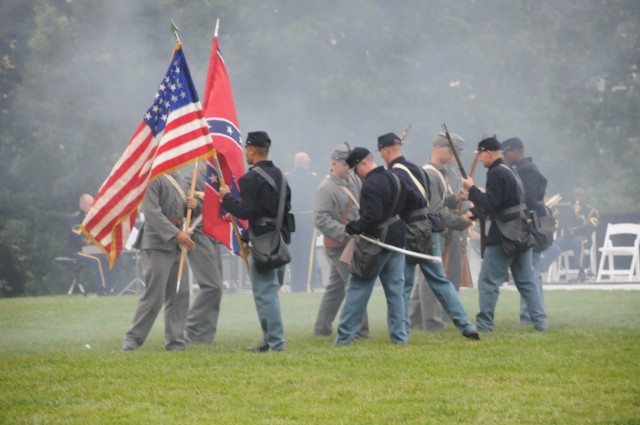 Hundreds cheer at MDW's Twilight Tattoo!