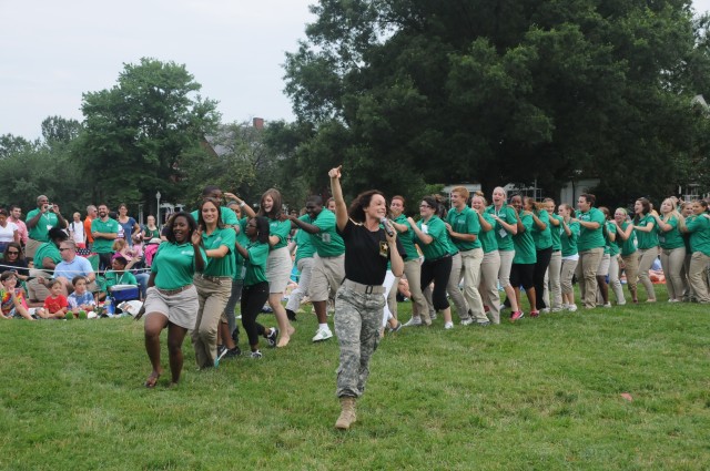 Hundreds cheer at MDW's Twilight Tattoo!