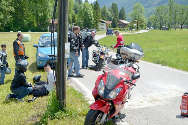 Army couple aids victim of motorcycle accident