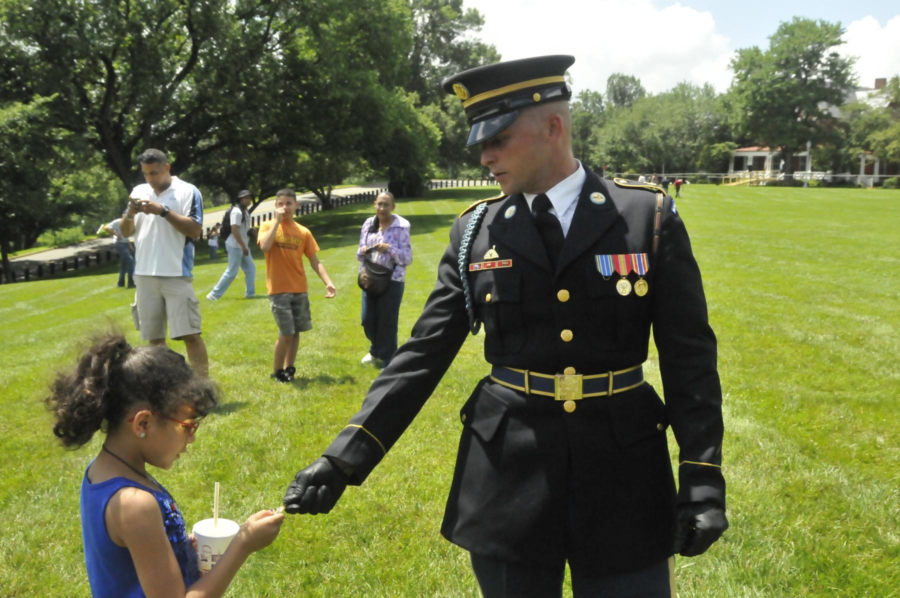 Young visitor gets an Old Guard surprise | Article | The United States Army