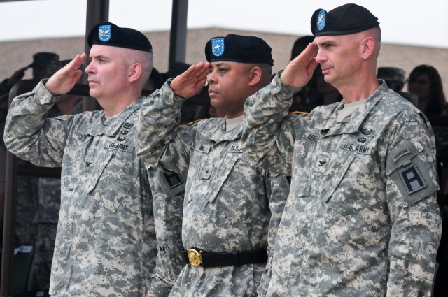 Division West's 479th Field Artillery Brigade welcomes new commander
