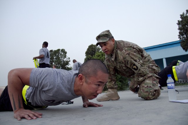 Soldiers compete for NCO, Soldier of quarter