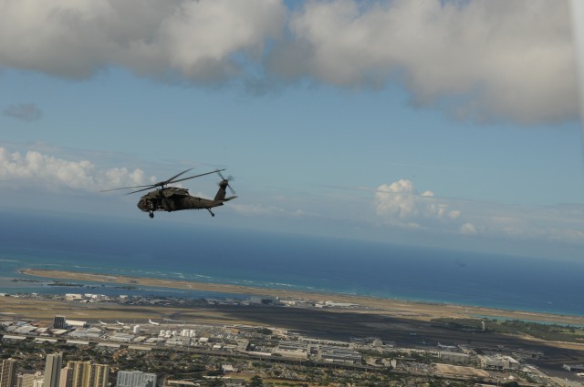 US Army Pacific commanding general conducts Aerial Recon of Oahu