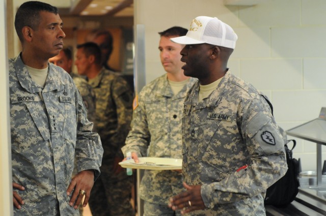 USARPAC commanding general visits Stryker Brigade Dining Facility