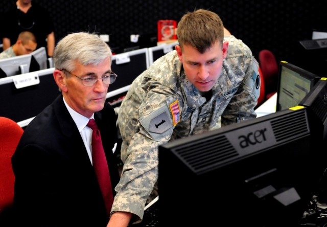 SecArmy sees I Corps in action Down Under