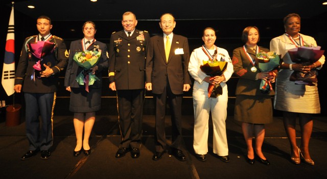 Korean American Friendship Society honors soldiers, civilian