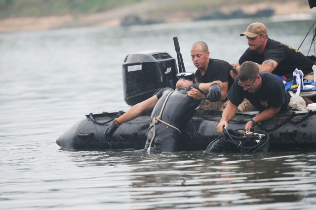 Army divers go to great depth for River Assault 2013