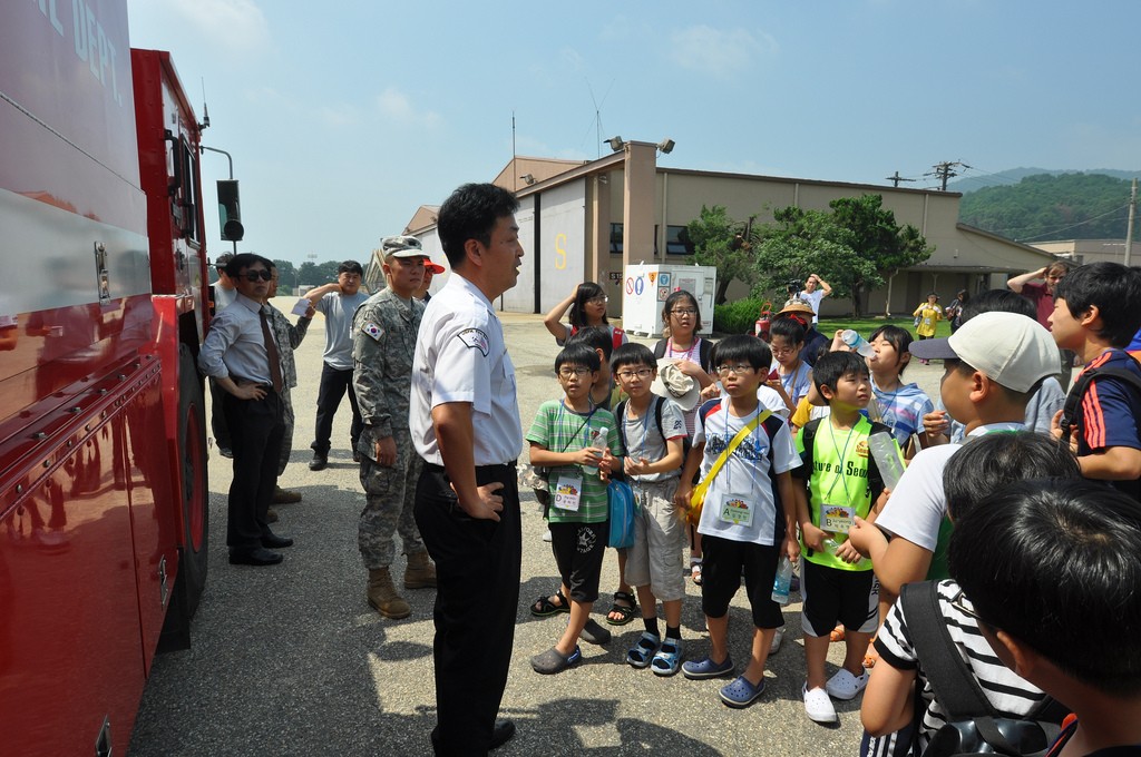  Korean  Kids  tour K 16 Article The United States Army 