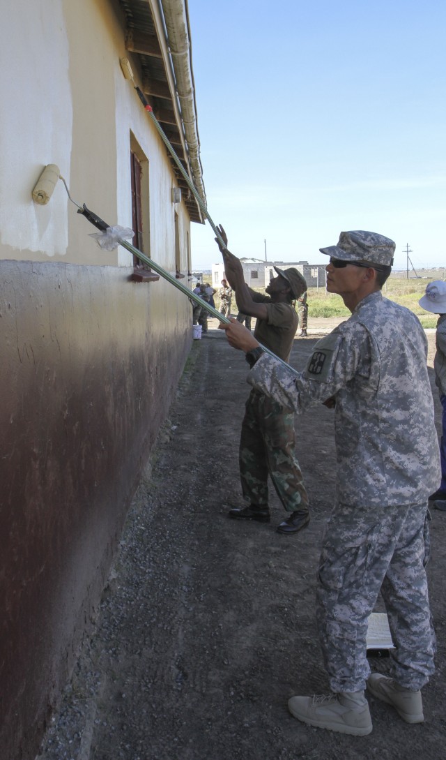 U.S., South African military members volunteer at local school