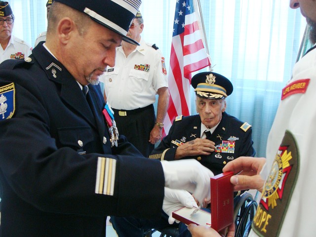WWII vet, Myron "Iron Mike" Murley, receives French Order of the Legion of Honor 