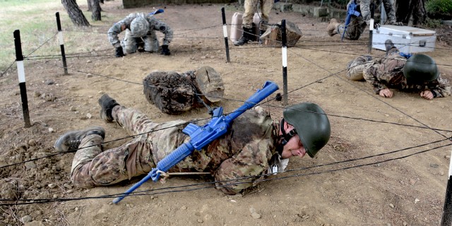 Leadership Reaction Course strengthens Italian-American esprit de corps at Camp Darby