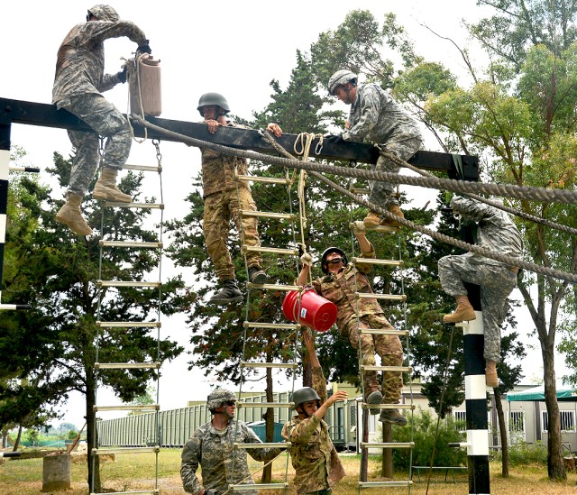 Leadership Reaction Course strengthens Italian-American esprit de corps at Camp Darby