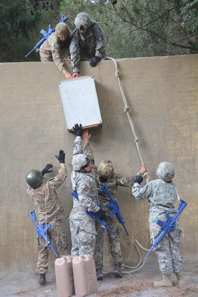 Leadership Reaction Course strengthens Italian-American esprit de corps at Camp Darby