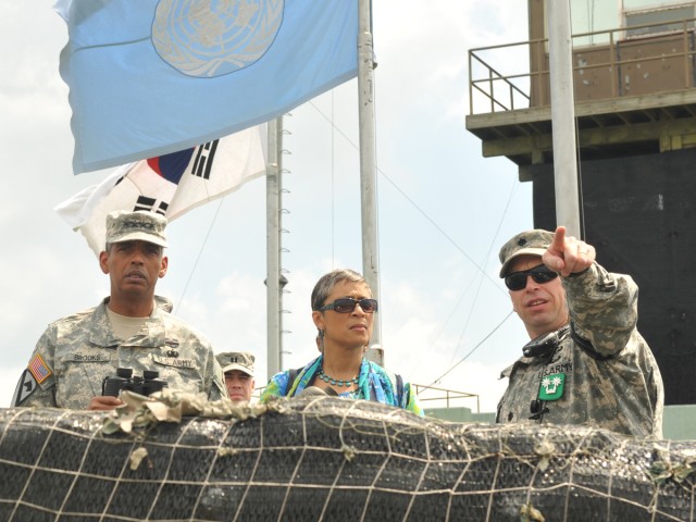 U.S. Army Pacific commander visits troops in Korea