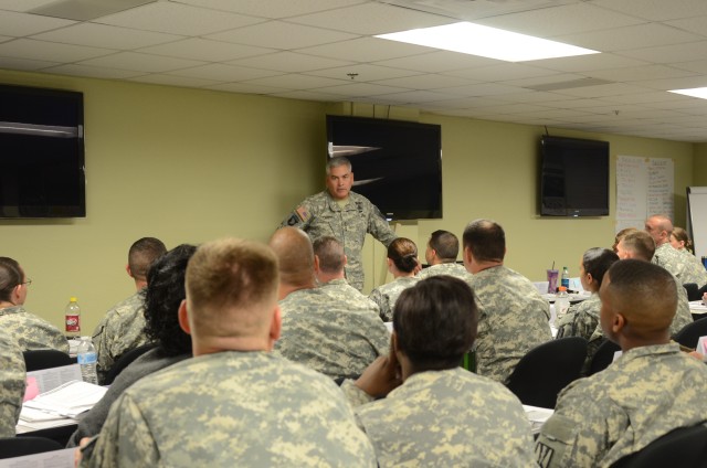 Vice Chief of Staff visits Fort Jackson - 3