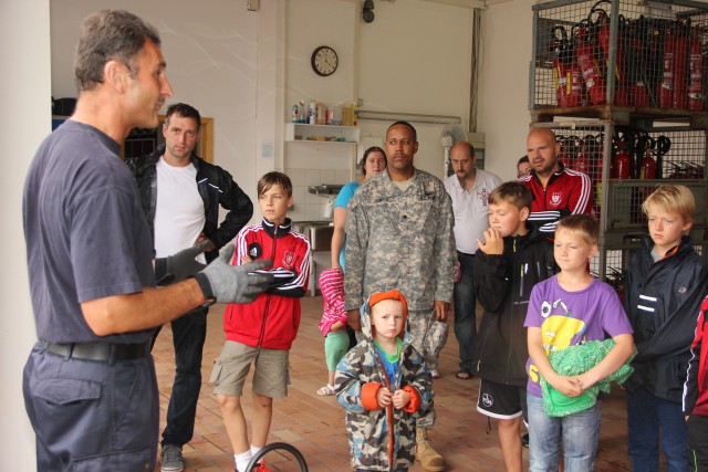 Storck Barracks Fire Department explains how to use a fire extinguisher.
