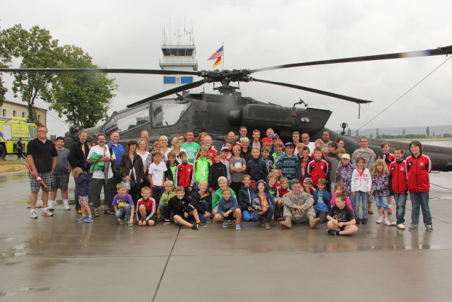 FSV Bad Windsheim and Soldiers.