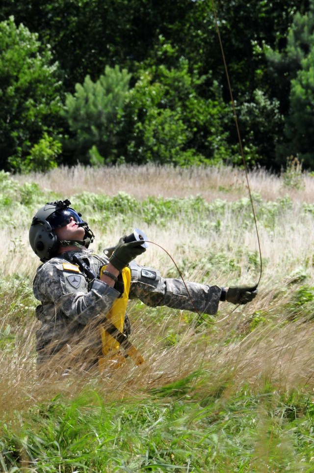 Aviation soldiers practice rescue hoist operations