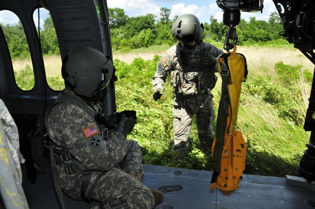 Aviation soldiers practice rescue hoist operations