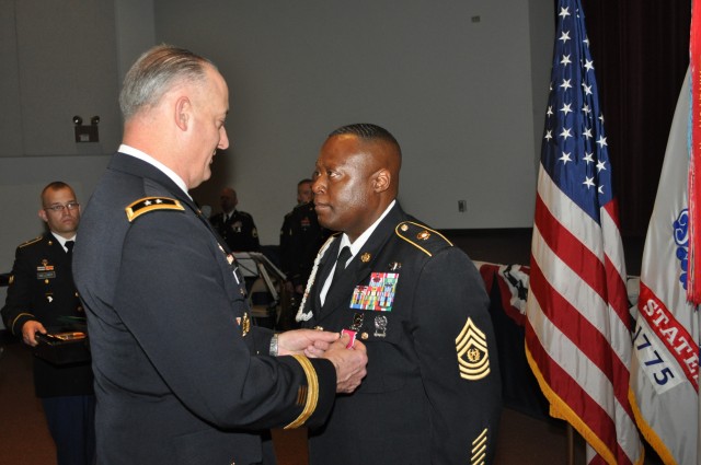 Former NETCOM senior enlisted Soldier retires