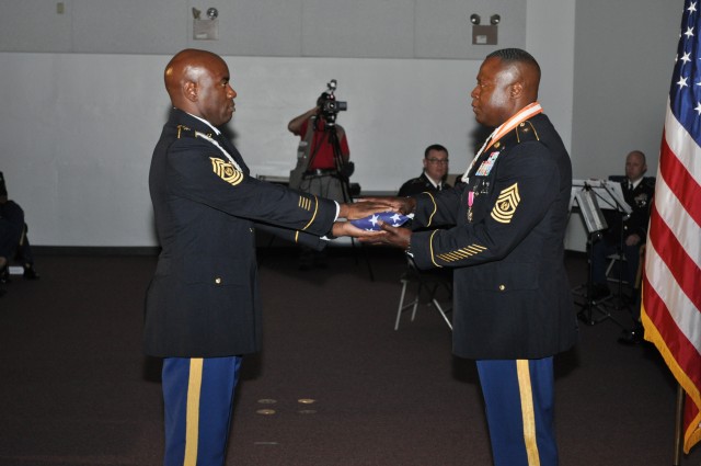 Former NETCOM senior enlisted Soldier retires