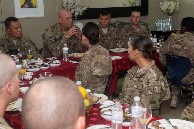 Odierno visits Soldiers in southern Afghanistan