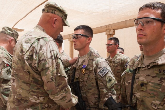 Odierno visits Soldiers in southern Afghanistan