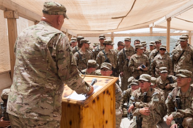 Odierno visits Soldiers in southern Afghanistan