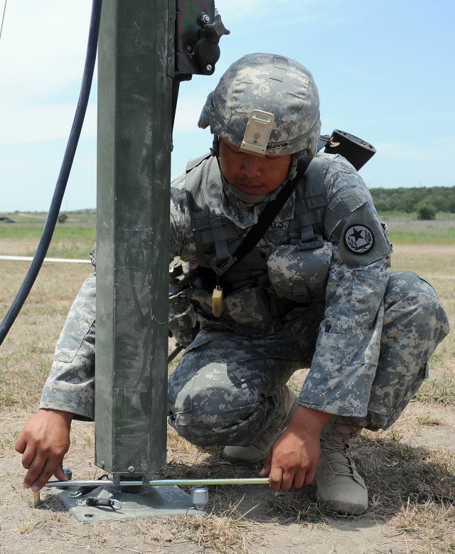 Signal Guardsmen train for combat