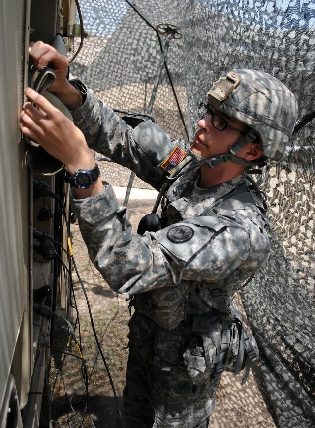 Signal Guardsmen train for combat