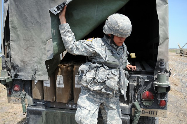 Signal Guardsmen train for combat