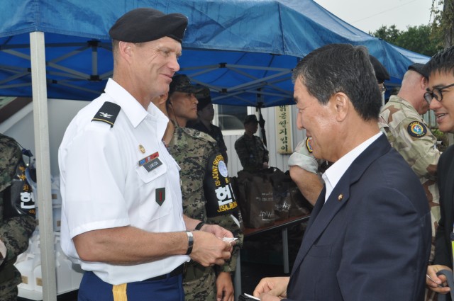 Col. Lawson visits Taeseongdong