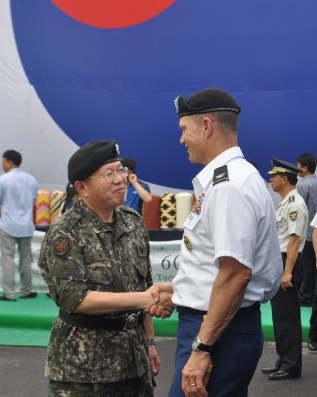 Col. Lawson visits Taeseongdong | Article | The United States Army