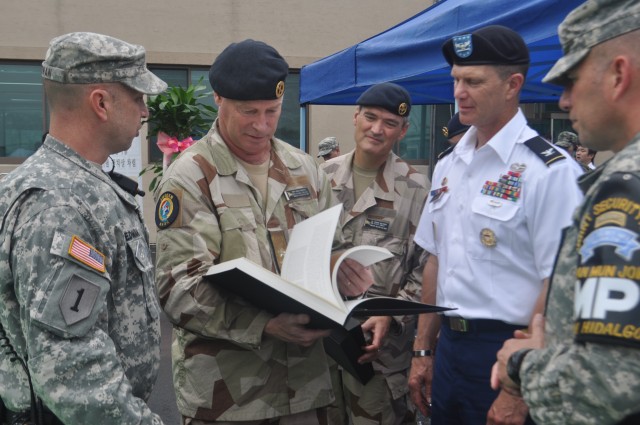 Col. Lawson visits Taeseongdong