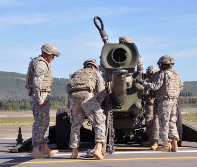 2-8 FA Soldiers prepare M-777 Howitzer for slingload