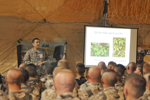 Soldiers receive briefing on environmental hazards