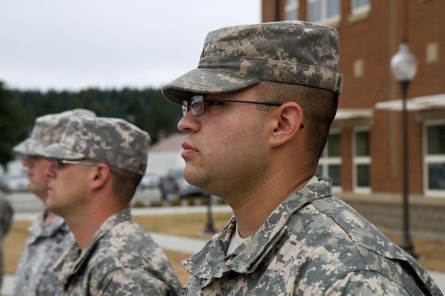 Soldier receives recognition after delivering baby at gate