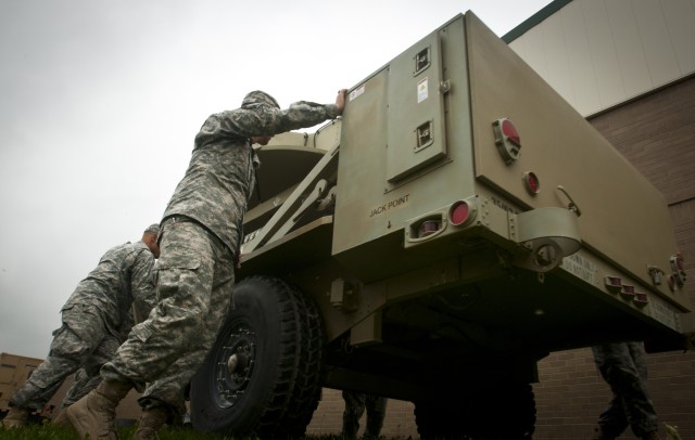 35th ESB Soldiers set up for Vibrant Response 13-2