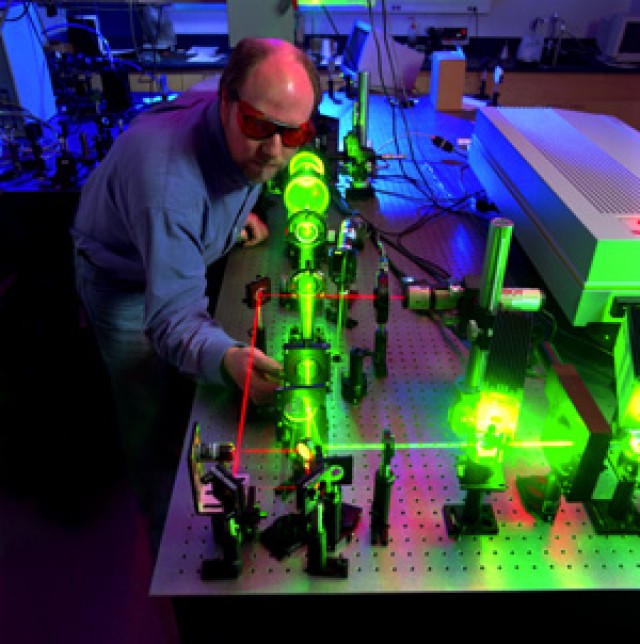 Army scientists collaborate for stronger laser portection